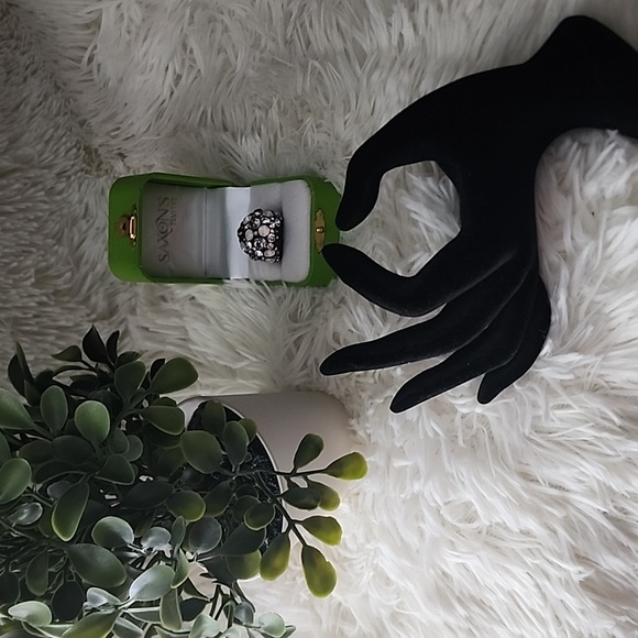 Black Dome Cocktail Ring - Picture 3 of 7